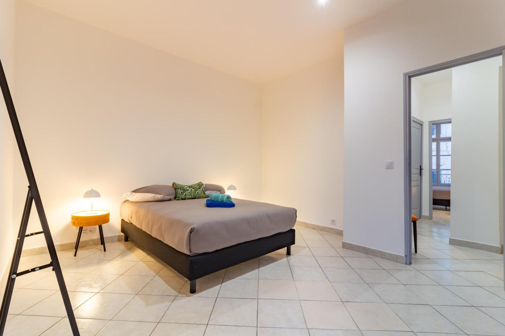 Spacieux Appartement En Plein Coeur De Béziers Esterno foto