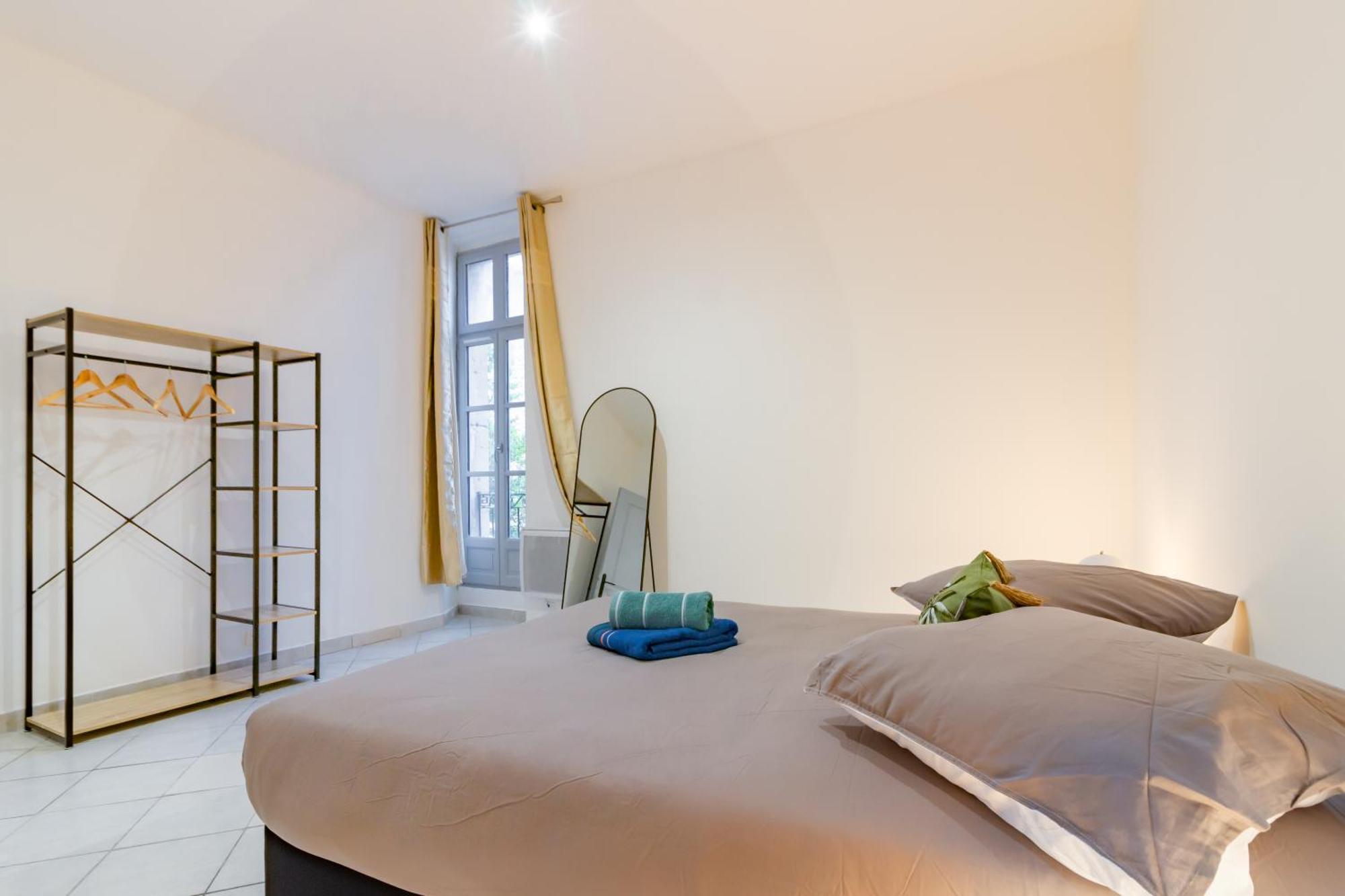 Spacieux Appartement En Plein Coeur De Béziers Esterno foto