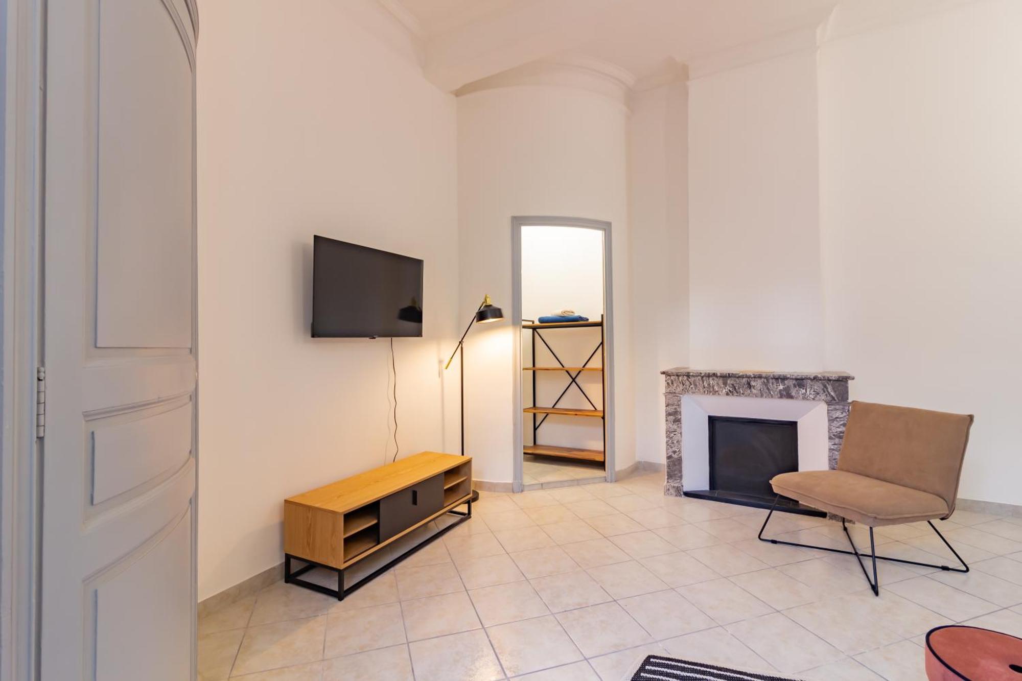 Spacieux Appartement En Plein Coeur De Béziers Esterno foto