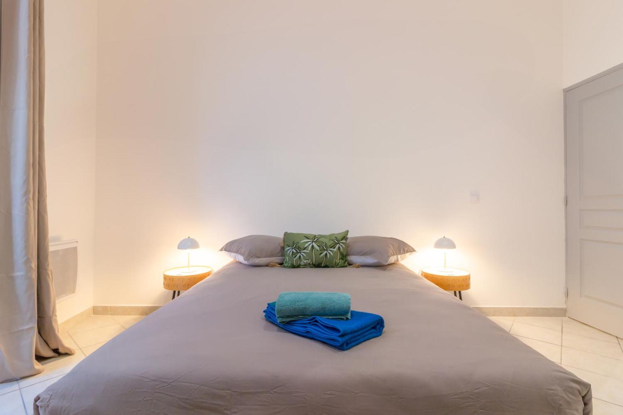 Spacieux Appartement En Plein Coeur De Béziers Esterno foto