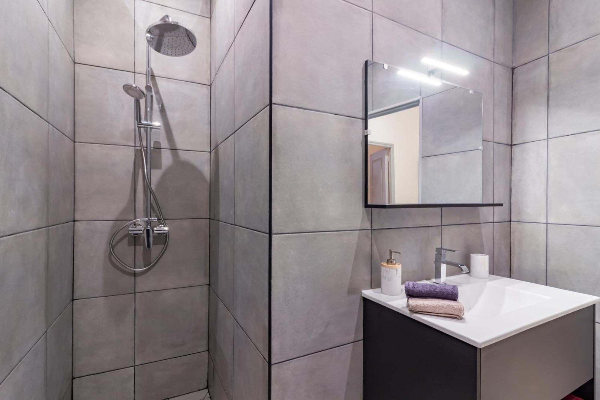 Spacieux Appartement En Plein Coeur De Béziers Esterno foto