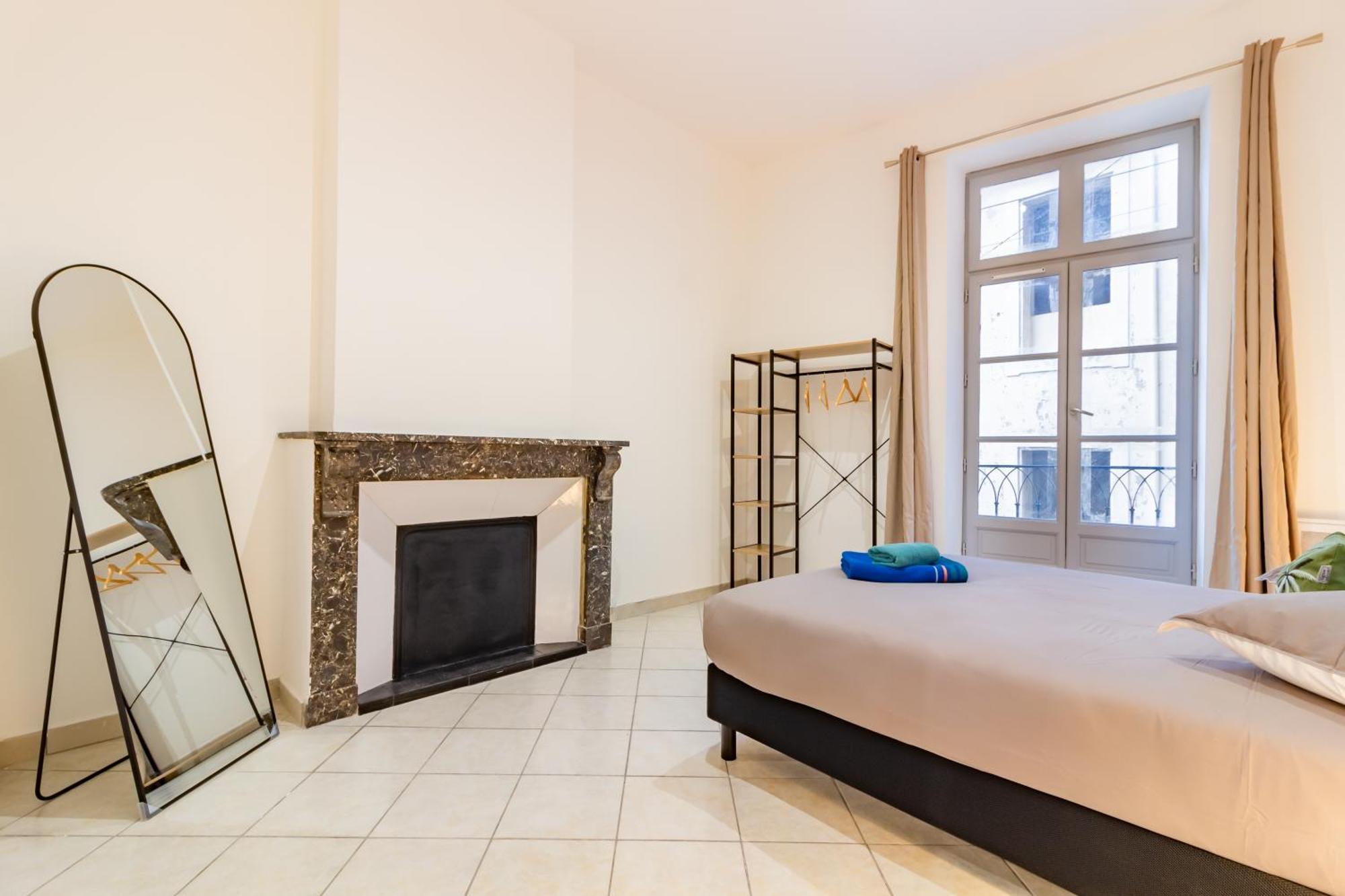 Spacieux Appartement En Plein Coeur De Béziers Esterno foto